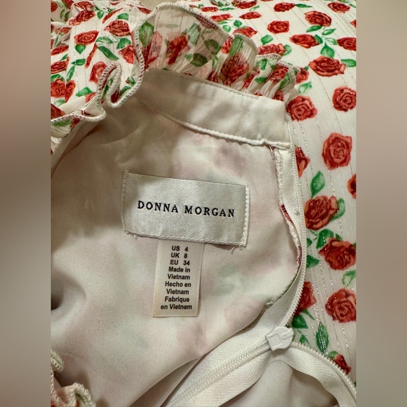 Beautiful Red and White Floral Dress with Cutout at the Waist - Picture 6 of 6